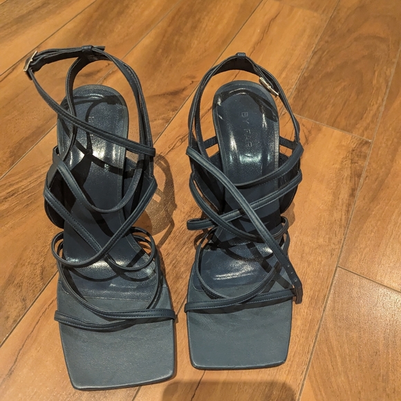 Various size 6 shoes - Picture 8 of 8